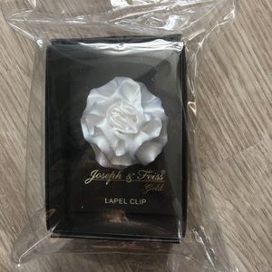 NWT Joseph & Feiss Lapel Suit Flower Clip